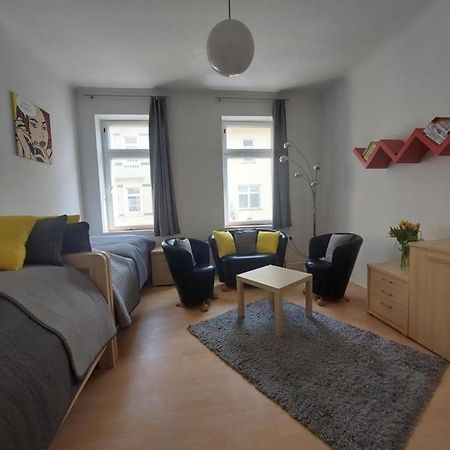 Schoene Zwei-Zimmer-Wohnung "W2" Mit 4 Einzelbetten Und Wlan In Zwenkau Bei Leipzig Im Neuseenland المظهر الخارجي الصورة