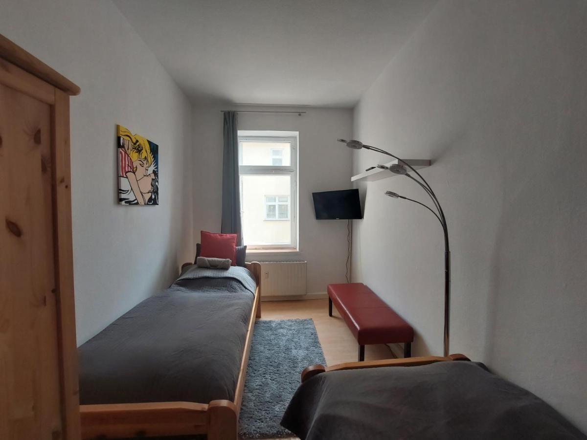Schoene Zwei-Zimmer-Wohnung "W2" Mit 4 Einzelbetten Und Wlan In Zwenkau Bei Leipzig Im Neuseenland المظهر الخارجي الصورة