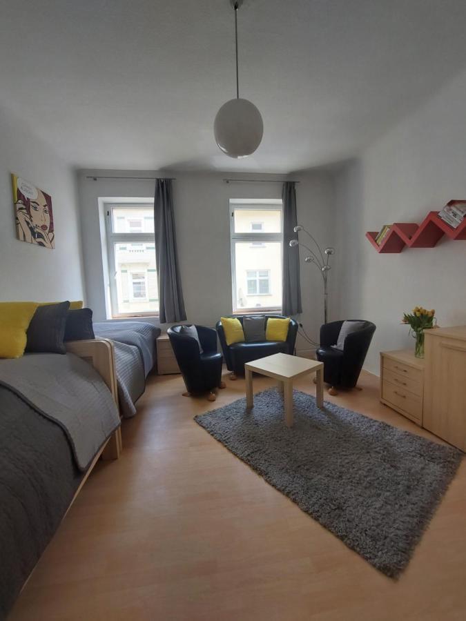Schoene Zwei-Zimmer-Wohnung "W2" Mit 4 Einzelbetten Und Wlan In Zwenkau Bei Leipzig Im Neuseenland المظهر الخارجي الصورة