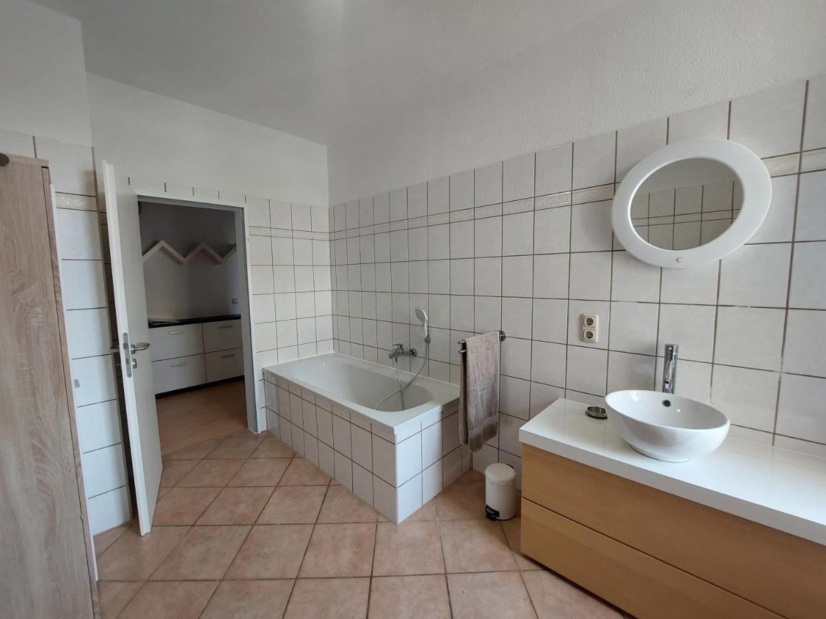 Schoene Zwei-Zimmer-Wohnung "W2" Mit 4 Einzelbetten Und Wlan In Zwenkau Bei Leipzig Im Neuseenland المظهر الخارجي الصورة